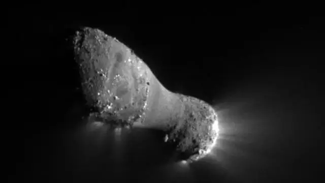 Symbols of an Alien Sky, Episode 3: The Electric Comet