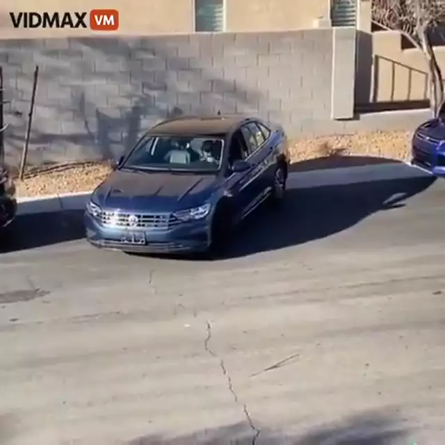 Lady has a problem with parallel parking. Hilarious ending.